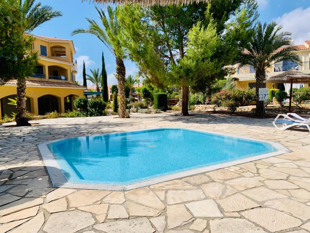 101 Hippo Apartment In Popular Regina Gardens Paphos Exteriör bild